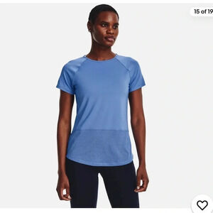 Under Armour Blue Breathelux Athletic Short Sleeve Shirt // Size Small